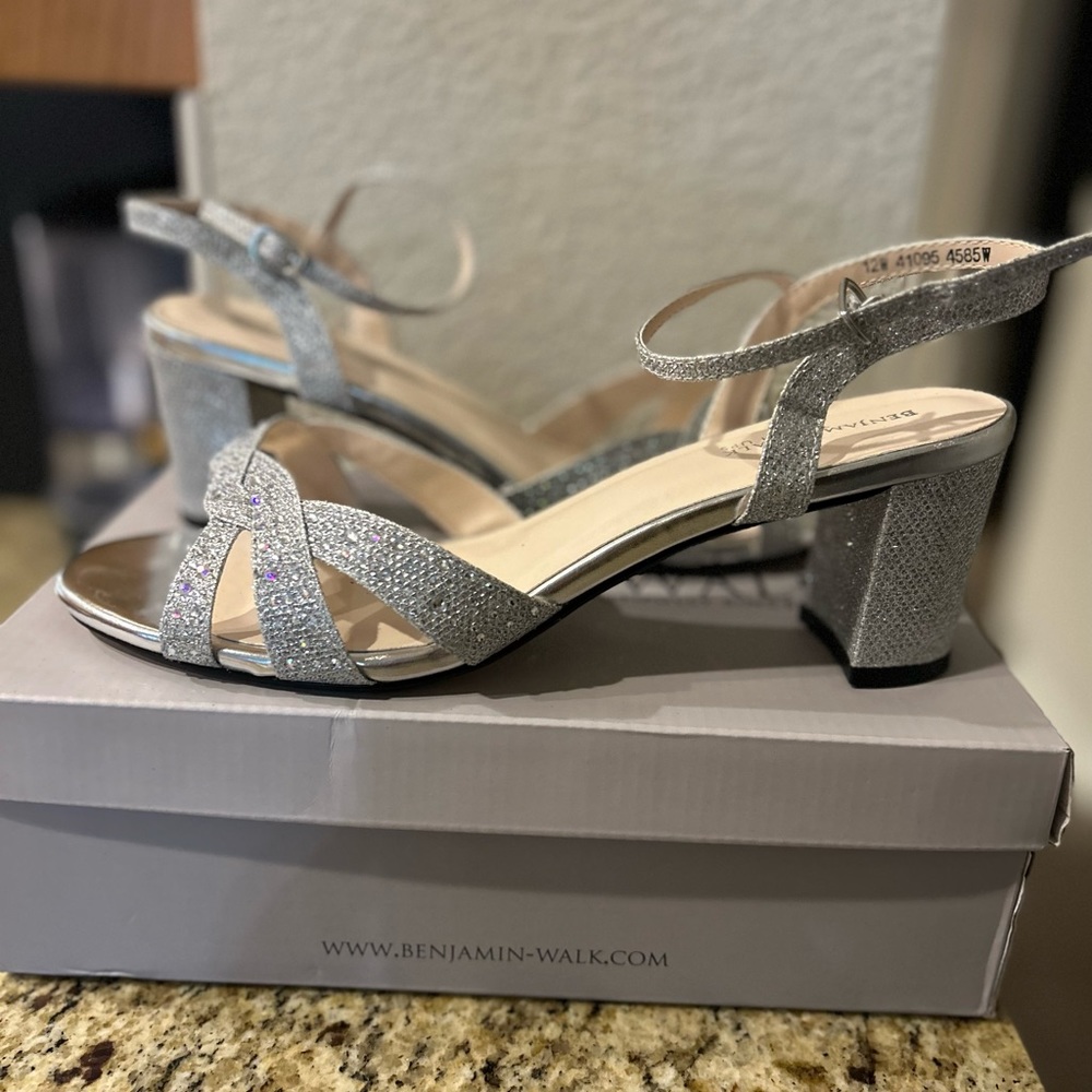 Touch Ups By Benjamin Walk Ivy Sandal size 12W